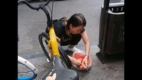 垃圾箱吃瓜人视频,揭秘吃瓜人的神秘世界