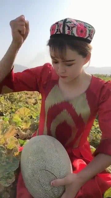 冯姐吃哈密瓜视频,甜蜜瞬间尽收眼底