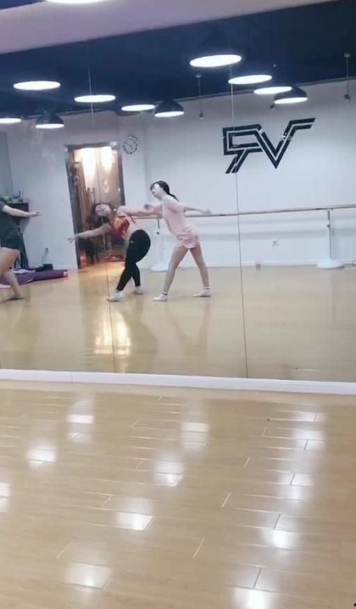 吃瓜篮球场跳舞视频大全,舞蹈视频大全引爆潮流