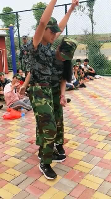 教官吃瓜群众视频大全集,揭秘军营里的欢乐瞬间